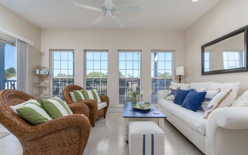 Spectacular well stocked townhouse minutes from Bethany Beach