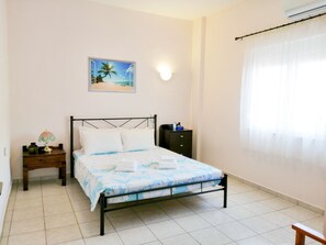 1 bedroom, WiFi, bed sheets - ★ Discovery Hersonissos Center- fun, sea & relax ★ (Limani Hersonissos)