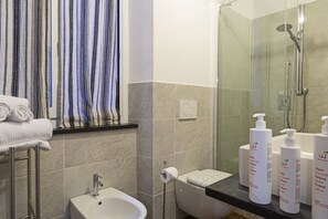 Apartment, 2 Bedrooms | Bathroom | Shower, rainfall showerhead, free toiletries, hair dryer