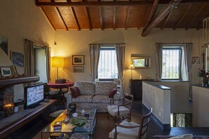 Villa, 6 Bedrooms | Living room