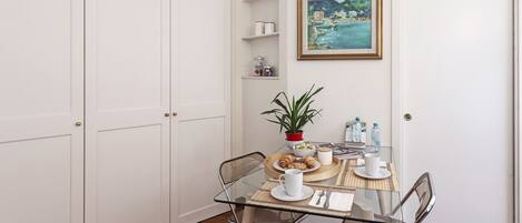 Studio | Spiseområde på rommet