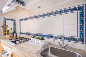 Apartamento, 2 habitaciones | Cocina privada | Frigorífico grande, horno, placa de cocina y hervidor eléctrico