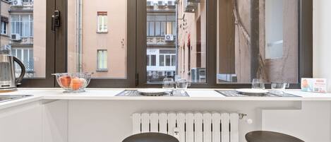Apartament, 1 dormitori | Cuina privada | Frigorífic gran, forn, placa de cuina i rentaplats