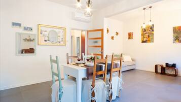 Apartment, 2 Bedrooms | In-room dining
