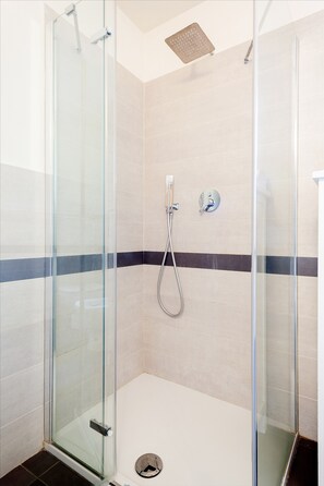 Apartment, 2 Bedrooms | Bathroom shower - Ferrara Be My Guest (Ferrara)