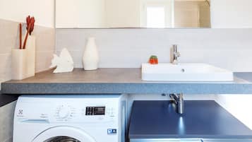 Departamento, 2 habitaciones | Lavabo en el baño
