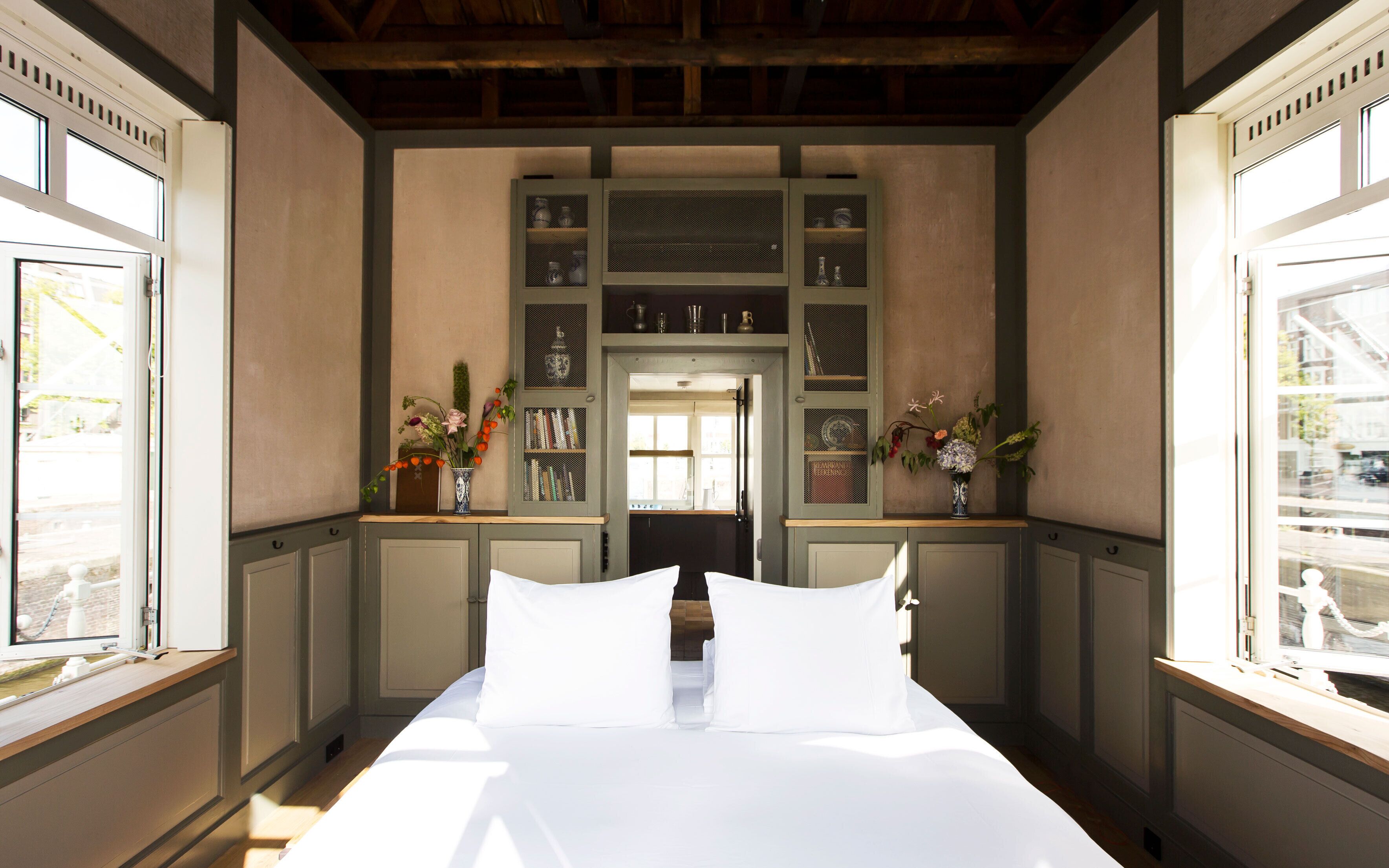 Appartement, 1 tweepersoonsbed, uitzicht op rivier | 1 slaapkamer, een kluis op de kamer, individueel gedecoreerd