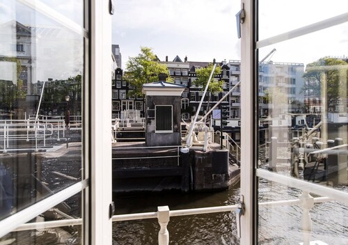 SWEETS - Amstelschutsluis