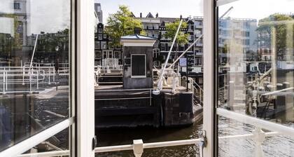 SWEETS - Amstelschutsluis