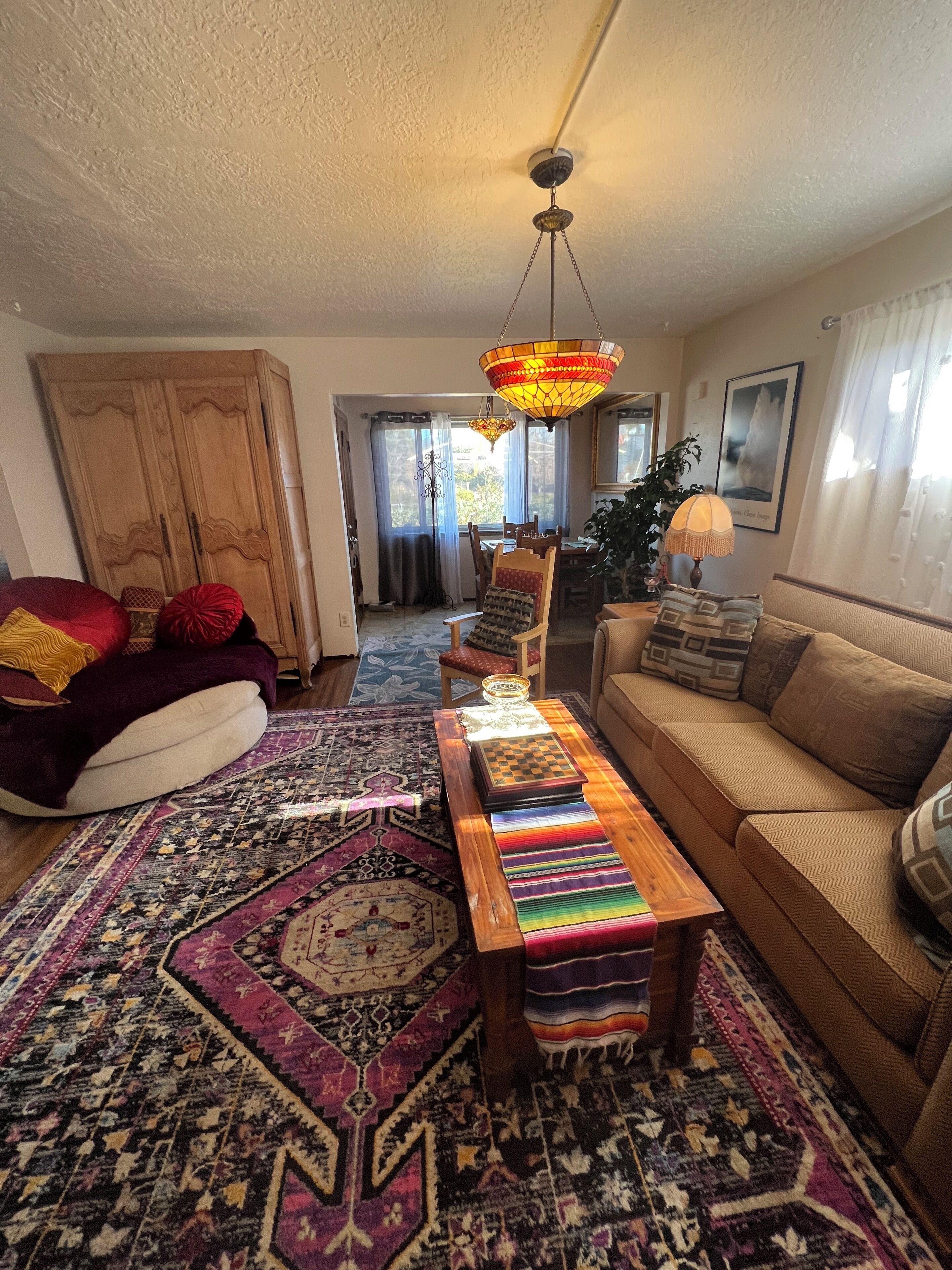  3 bedroom, 2 bath, home near plaza, sleeps up to 6