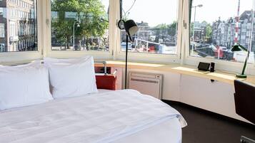 1 bedroom, in-room safe, individually decorated, individually furnished