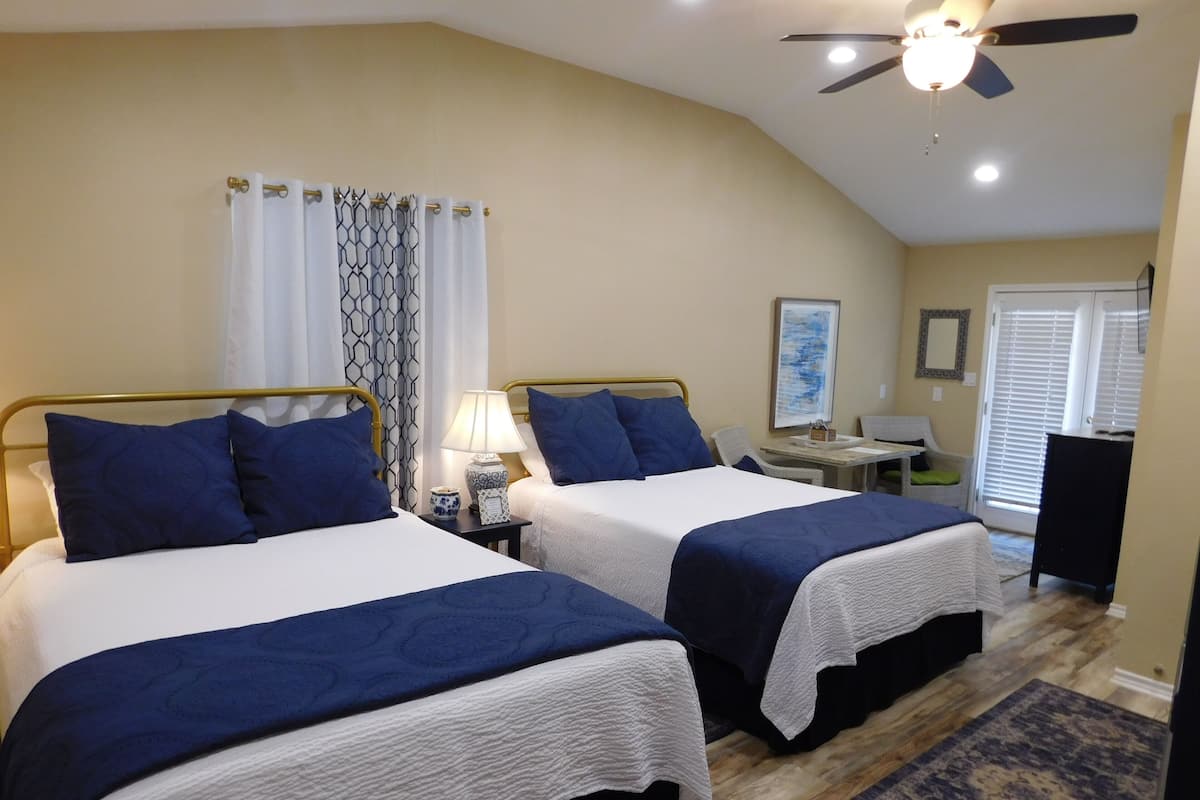 212-1 | 1 bedroom, individually decorated, individually furnished, desk