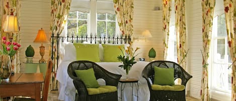 Garden Room | 1 bedroom, individually decorated, individually furnished, desk