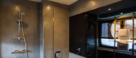 Apartment, 1 Double Bed, Canal View | Bathroom shower