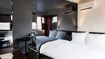 Departamento, 1 cama matrimonial, vista al canal | 1 habitación y caja de seguridad en la habitación