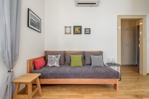 Apartment, Terrace | Living area | 47-inch flat-screen TV with cable channels, TV - Apartment Dinka with terrace (Split)