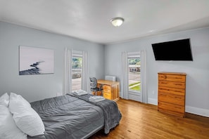 4 habitaciones, escritorio, tabla de planchar con plancha y wifi