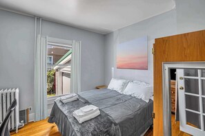 4 habitaciones, escritorio, tabla de planchar con plancha y wifi