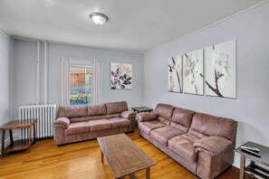 Televisión y oficina 