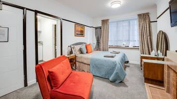 1 slaapkamer, een strijkplank/strijkijzer, reisbedje, gratis wifi