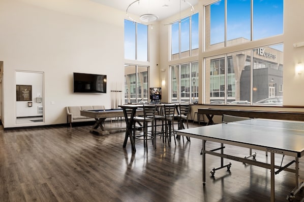 Games room - Kasa Westown Milwaukee (Milwaukee)