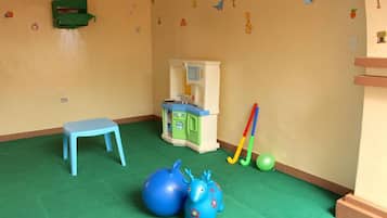Área de juegos infantiles techada