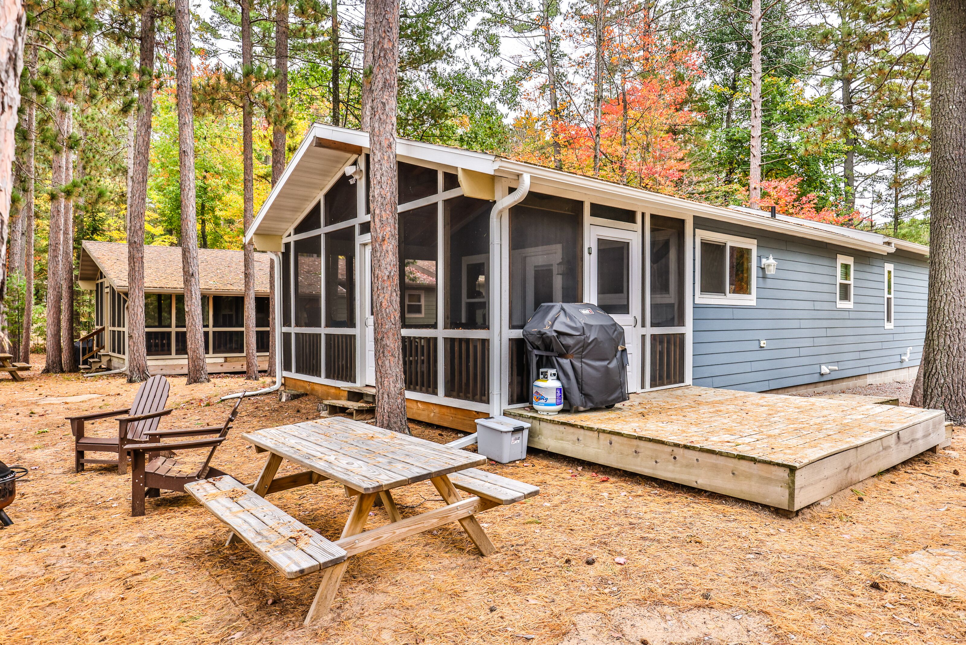 Pet Friendly Beautiful Cottage on Crystal Clear Private Meta Lake! 