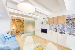 Studio (Ortigia Calia e Simenza) | Private kitchen | Full-size fridge, microwave, stovetop, dishwasher