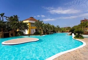 6 piscinas al aire libre