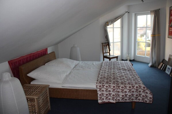 2 bedrooms, WiFi, bed sheets