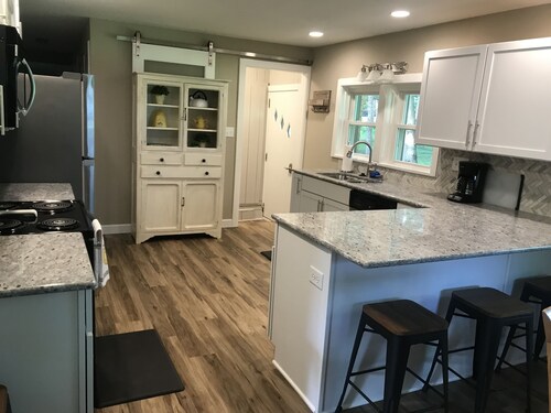 Nagawicka Woods-Beautiful Lake Country Ranch Home