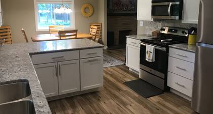 Nagawicka Woods-Beautiful Lake Country Ranch Home