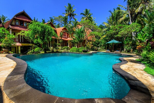 Outdoor pool - 6BR stuning rooms, villa with pool and breakfast (Ubud)