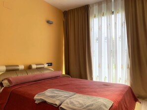 14 chambres, fer et planche Ă repasser, Wi-Fi, draps fournis
