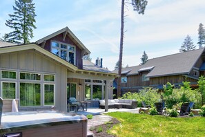 Terrace/patio - Centrally located 5 BD Suncadia Lodge with 3 King en suite bedrooms! (Cle Elum)