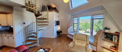 Smart-TV, Bücher, Arbeitsbereiche