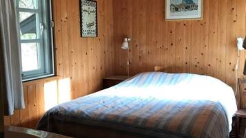 3 habitaciones, tabla de planchar con plancha y cuna de viaje