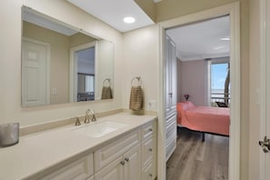 Condo, 1 Queen Bed with Sofa bed (Tradewinds 205)