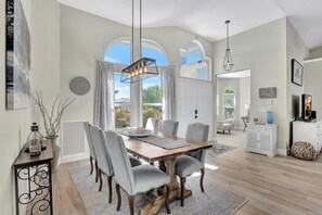 House, Multiple Beds (Lovely Pet-friendly waterfront home w) | Dining