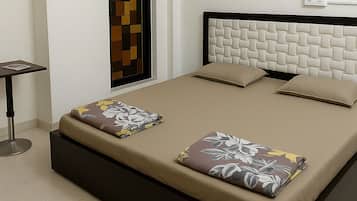 Family Room | In-room safe, laptop workspace, blackout drapes, free WiFi