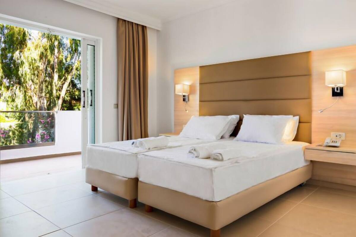 Apartment, 2 Bedrooms | In-room safe, desk, laptop workspace, blackout drapes