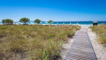 靠近海滩、白沙