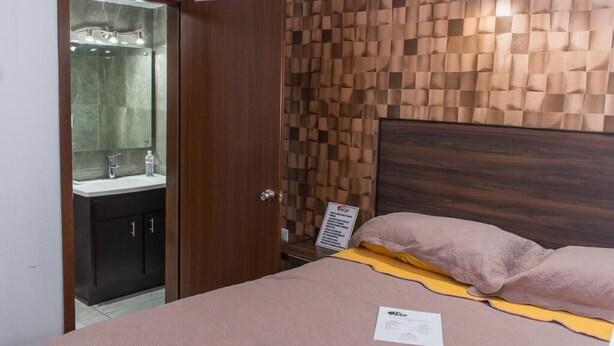 Comfort Room | Laptop workspace
