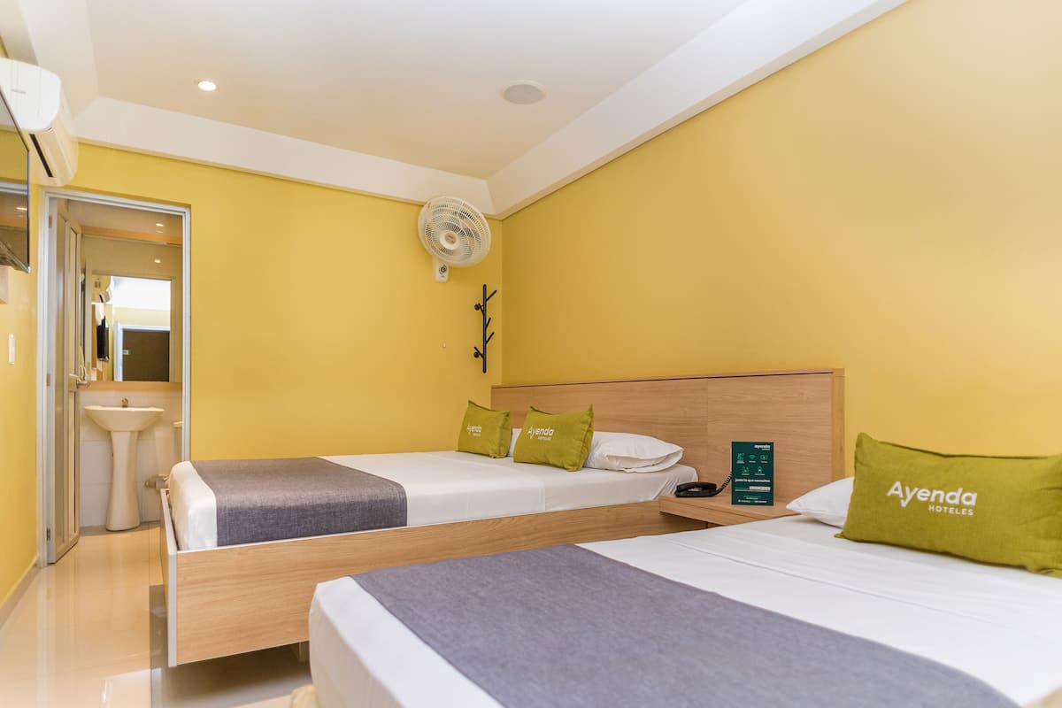 Standaard driepersoonskamer | 1 slaapkamer, een laptopwerkplek, gratis wifi, beddengoed