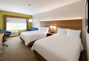 A hotel room with two beds, a desk, a chair, a lamp, and a window. - Holiday Inn Express & Suites Lindale – Tyler by IHG (Lindale)