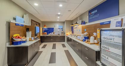Holiday Inn Express & Suites Lindale – Tyler by IHG