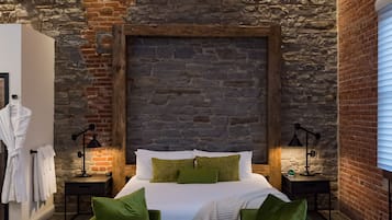 The Holt Suite | 1 bedroom, premium bedding, pillowtop beds, free minibar