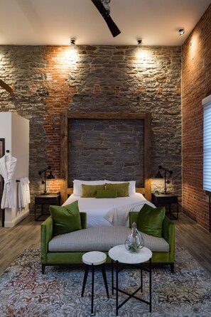 The Holt Suite