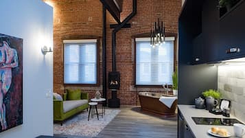 The Holt Suite | 1 bedroom, premium bedding, pillow-top beds, free minibar
