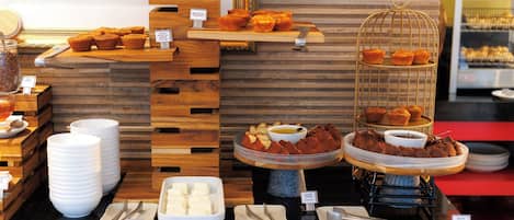 Breakfast, lunch, dinner served; international cuisine